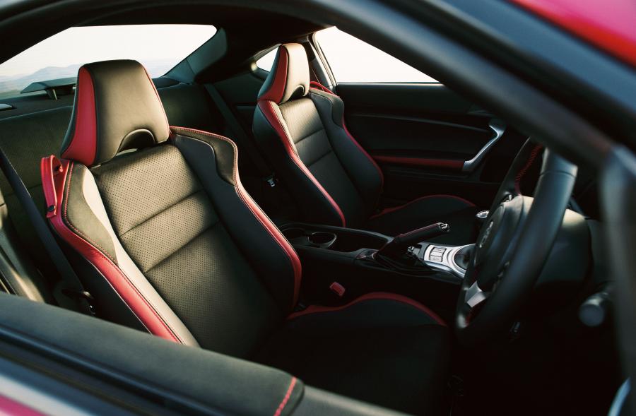 Интерьер Toyota 86 GT Limited 2016 года  (JP) (фото 2 из 15)